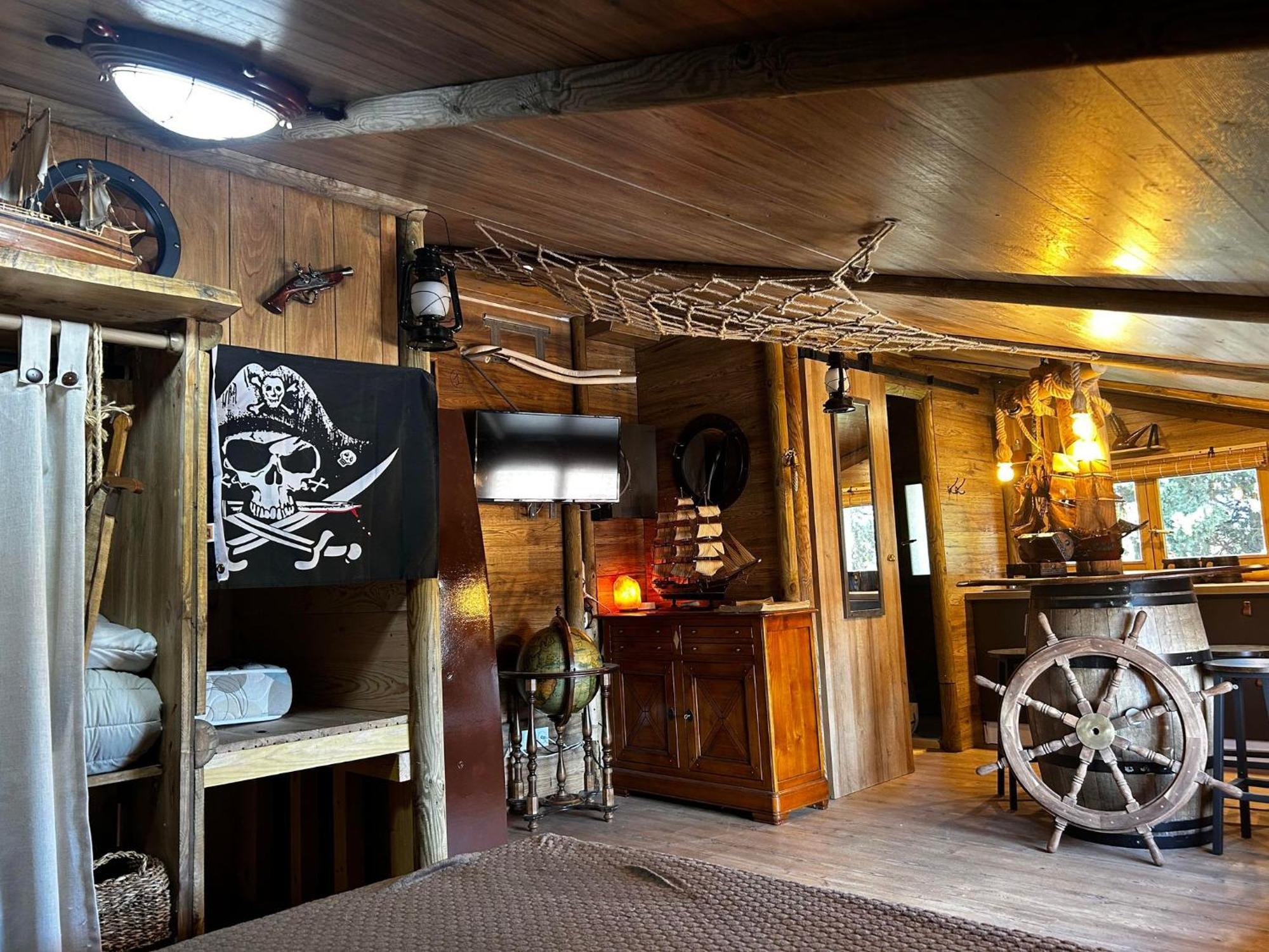 Les Chambres De Paulette Chambres A Theme Jack Sparrow Sainte-Marie-la-Mer Kültér fotó